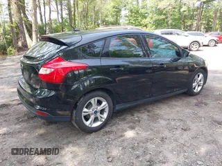 2014 Ford Focus SE z VIN 1FADP3K23EL284216, wystawiony jako IAAI lot #42489699 z przebiegiem 139 127 mil mil oraz . Historia ofert i sprzedaży dostępna na DreamBid. Obrazek 4.