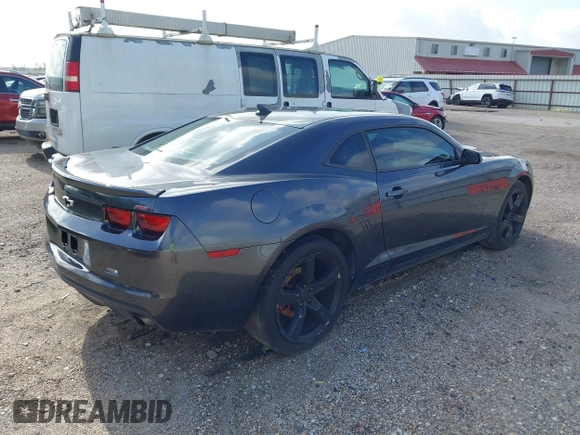2010 Chevrolet Camaro 1LT z VIN 2G1FB1EV0A9196374, wystawiony jako IAAI lot #42515146 z przebiegiem 231 636 mil mil oraz . Historia ofert i sprzedaży dostępna na DreamBid. Obrazek 4.