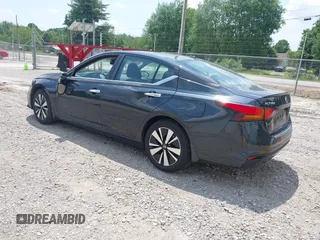 2022 Nissan Altima SV with VIN 1N4BL4DV5NN372589, listed as a IAAI auction lot 42153074 with 55,812 mi miles and . Bid and sale history available at carsss.com. Image 3.