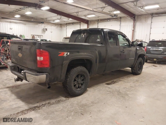 2010 Chevrolet Silverado 1500 LT with VIN 1GCSKSE30AZ132965, listed as a IAAI auction lot 41532816 with 224,632 mi miles. Bid and sale history available at carsss.com. Image 4.