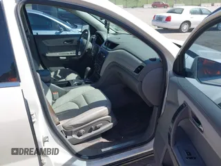 2013 Chevrolet Traverse LTZ z VIN 1GNKVLKD8DJ107168, wystawiony jako IAAI lot #42242078 z przebiegiem 271 640 mil mil oraz . Historia ofert i sprzedaży dostępna na DreamBid. Obrazek 5.