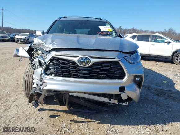 2020 Toyota Highlander XLE with VIN 5TDHZRBH4LS003176, listed as a IAAI auction lot 41696547 with 63,706 mi miles. Bid and sale history available at carsss.com. Image 12.