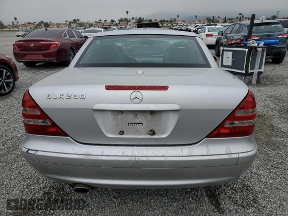 2002 Mercedes-Benz SLK-Class 2.3L Kompressor with VIN WDBKK49F92F241765, listed as a Copart auction lot 50774655 with 141,371 mi miles and Clean Title. Bid and sale history available at carsss.com. Image 6.