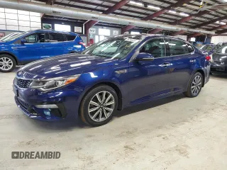 2019 Kia Optima LX z VIN 5XXGT4L38KG303757, wystawiony jako Copart lot #56366055 z przebiegiem 116 896 mil mil oraz Czysty tytuł • Clean title. Historia ofert i sprzedaży dostępna na DreamBid. Obrazek 1.