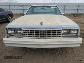 1984 Chevrolet El Camino z VIN 1GCCW80H5ER121402, wystawiony jako Copart lot #45208185 z przebiegiem 1 617 mil mil oraz Czysty tytuł • Clean title. Historia ofert i sprzedaży dostępna na DreamBid. Obrazek 5.