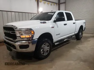 2022 Ram 2500 Tradesman z VIN 3C6UR5CJXNG325354, wystawiony jako Copart lot #54832555 z przebiegiem 67 693 mil mil oraz Czysty tytuł • Clean title. Historia ofert i sprzedaży dostępna na DreamBid. Obrazek 1.