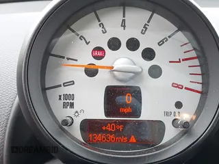 2013 MINI Countryman S ALL4 z VIN WMWZC5C51DWM15816, wystawiony jako IAAI lot #41734311 z przebiegiem 134 636 mil mil oraz . Historia ofert i sprzedaży dostępna na DreamBid. Obrazek 15.
