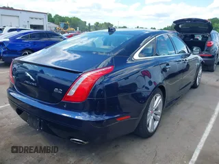 2019 Jaguar XJ R-Sport z VIN SAJWJ1CD0K8W20865, wystawiony jako IAAI lot #42206084 z przebiegiem 42 697 mil mil oraz . Historia ofert i sprzedaży dostępna na DreamBid. Obrazek 4.
