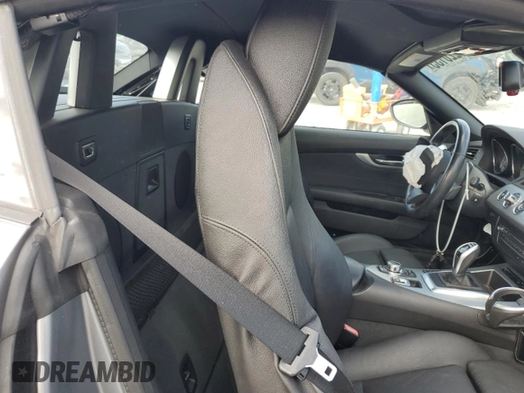2011 BMW Z4 sDrive35is with VIN WBALM1C50BE633213, listed as a Copart auction lot 61220135 with 62,458 mi miles and Salvage title. Bid and sale history available at DreamBid. Image 10.
