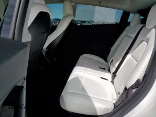 2024 Tesla Model Y Long Range z VIN 7SAYGDEE0RA313929, wystawiony jako Copart lot #59548725 z przebiegiem Nie podano mil oraz Szkoda całkowita • Salvage title. Historia ofert i sprzedaży dostępna na DreamBid. Obrazek 10.