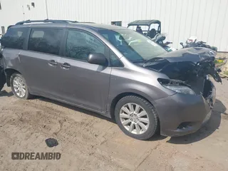 2016 Toyota Sienna LE z VIN 5TDJK3DC1GS133412, wystawiony jako IAAI lot #42237698 z przebiegiem 146 495 mil mil oraz . Historia ofert i sprzedaży dostępna na DreamBid. Obrazek 1.