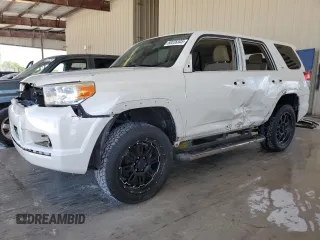 2011 Toyota 4Runner Trail z VIN JTEBU5JR0B5042998, wystawiony jako Copart lot #60038305 z przebiegiem 116 443 mil mil oraz Szkoda całkowita • Salvage title. Historia ofert i sprzedaży dostępna na DreamBid. Obrazek 1.