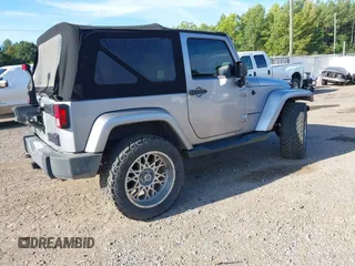 2016 Jeep Wrangler Sahara z VIN 1C4AJWBGXGL120329, wystawiony jako IAAI lot #40239916 z przebiegiem 96 731 mil mil oraz . Historia ofert i sprzedaży dostępna na DreamBid. Obrazek 4.