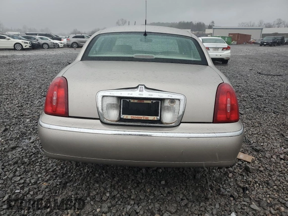 2000 Lincoln Town Car Signature with VIN 1LNHM82W2YY770068, listed as a Copart auction lot 44062385 with 109,941 mi miles and Salvage title. Bid and sale history available at DreamBid. Image 6.