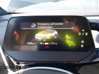 2023 Volkswagen ID.4 Pro z VIN 1V2DNPE85PC028748, wystawiony jako IAAI lot #41348983 z przebiegiem 7 434 mil mil oraz . Historia ofert i sprzedaży dostępna na DreamBid. Obrazek 18.