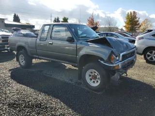 1989 Toyota Pickup DLX z VIN JT4VN13D0K0001910, wystawiony jako Copart lot #77413274 z przebiegiem 311 223 mil mil oraz Szkoda całkowita • Salvage title. Historia ofert i sprzedaży dostępna na DreamBid. Obrazek 4.