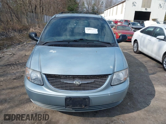 2002 Chrysler Town & Country LX with VIN 2C4GP44372R576005, listed as a IAAI auction lot 42092478 with 165,018 mi miles. Bid and sale history available at carsss.com. Image 12.