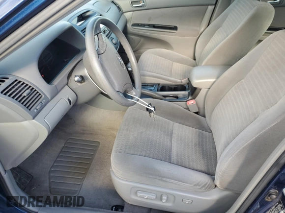 2005 Toyota Camry STD z VIN 4T1BE32K15U062271, wystawiony jako Copart lot #55957155 z przebiegiem 187 231 mil mil oraz Szkoda całkowita • Salvage title. Historia ofert i sprzedaży dostępna na DreamBid. Obrazek 7.