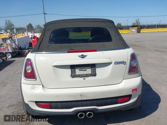 2010 MINI Convertible S z VIN WMWMS3C59ATY09465, wystawiony jako IAAI lot #42180490 z przebiegiem 112 343 mil mil oraz . Historia ofert i sprzedaży dostępna na DreamBid. Obrazek 17.
