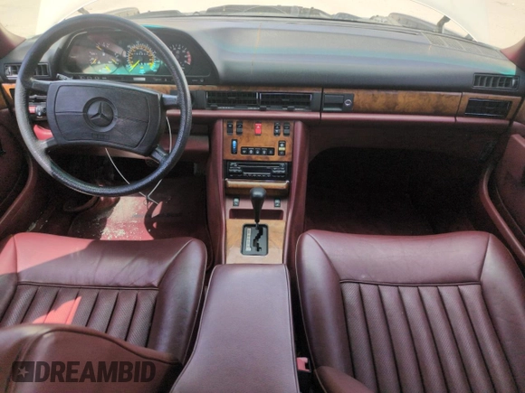 1985 Mercedes-Benz 500 SEL z VIN WDBCA37D4FA159349, wystawiony jako Copart lot #56601725 z przebiegiem 168 327 mil mil oraz Czysty tytuł • Clean title. Historia ofert i sprzedaży dostępna na DreamBid. Obrazek 8.