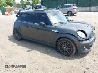 2012 MINI Hardtop S z VIN WMWSV3C51CT387421, wystawiony jako IAAI lot #42236207 z przebiegiem 143 819 mil mil oraz . Historia ofert i sprzedaży dostępna na DreamBid. Obrazek 1.