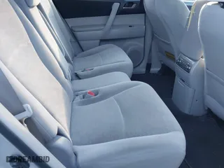 2011 Toyota Highlander with VIN 5TDZK3EH3BS037657, listed as a IAAI auction lot 41270390 with 262,060 mi miles. Bid and sale history available at carsss.com. Image 8.