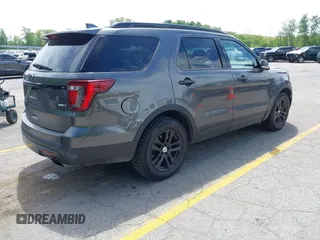 2016 Ford Explorer Sport z VIN 1FM5K8GT7GGB79181, wystawiony jako IAAI lot #42365320 z przebiegiem 261 608 mil mil oraz . Historia ofert i sprzedaży dostępna na DreamBid. Obrazek 4.