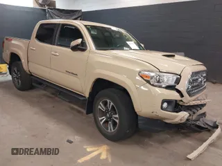2016 Toyota Tacoma SR with VIN 5TFCZ5AN4GX033255, listed as a IAAI auction lot 41920633 with 71,681 mi miles. Bid and sale history available at carsss.com. Image 1.