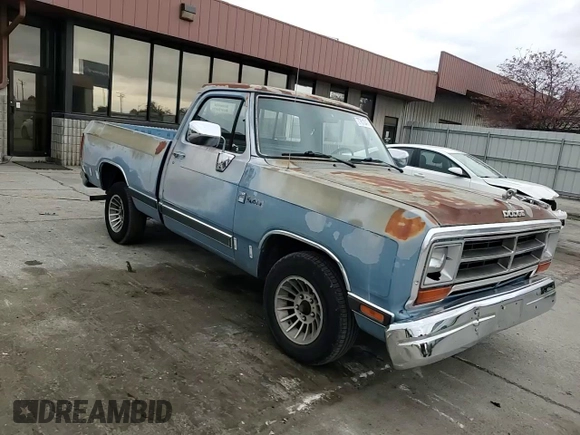 1988 Dodge D/W 100 z VIN 1B7FD04X1JS635451, wystawiony jako Copart lot #77610474 z przebiegiem 74 691 mil mil oraz Nie do naprawy • Non repairable. Historia ofert i sprzedaży dostępna na DreamBid. Obrazek 11.