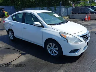 2016 Nissan Versa S z VIN 3N1CN7APXGL873676, wystawiony jako IAAI lot #42777848 z przebiegiem 68 258 mil mil oraz . Historia ofert i sprzedaży dostępna na DreamBid. Obrazek 1.