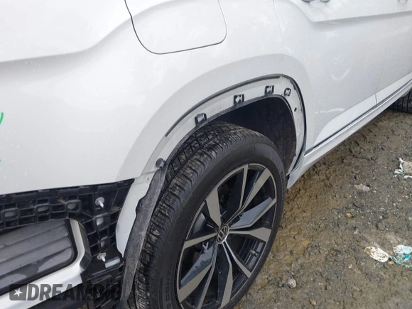 2024 Volkswagen Atlas SEL Premium R-Line with VIN 1V2FR2CA0RC598455, listed as a IAAI auction lot 42060180 with 2,865 mi miles and . Bid and sale history available at DreamBid. Image 19.