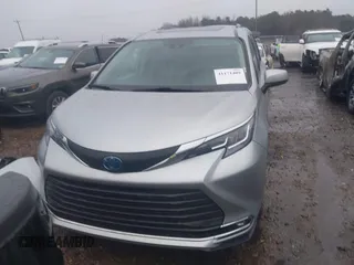 2021 Toyota Sienna XLE with VIN 5TDYRKEC2MS053745, listed as a IAAI auction lot 41171409 with 115,514 mi miles. Bid and sale history available at carsss.com. Image 12.