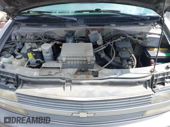 1995 Chevrolet Astro with VIN 1GNDM19W2SB240300, listed as a IAAI auction lot 41885699 with 180,150 mi miles. Bid and sale history available at carsss.com. Image 10.