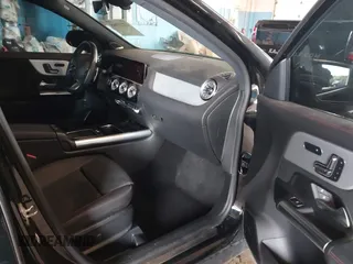 2024 Mercedes-Benz GLA 35 AMG z VIN W1N4N5BB0RJ577108, wystawiony jako IAAI lot #42237048 z przebiegiem 6020 mil mil oraz . Historia ofert i sprzedaży dostępna na DreamBid. Obrazek 5.