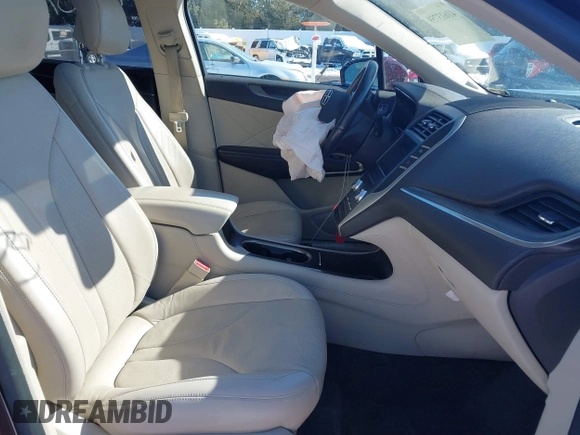 2017 Lincoln MKC Reserve with VIN 5LMCJ3D97HUL70539, listed as a IAAI auction lot 41613759 with 125,547 mi miles and . Bid and sale history available at DreamBid. Image 5.