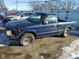 2000 GMC Sonoma SLS w/1SE Pkg with VIN 1GTCS1451Y8279345, listed as a Copart auction lot 88994875 with 105,917 mi miles and Salvage Title. Bid and sale history available at carsss.com. Image 1.