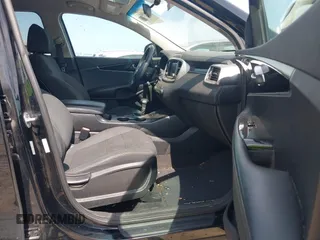 2019 Kia Sorento L z VIN 5XYPG4A39KG534430, wystawiony jako IAAI lot #42255655 z przebiegiem 167 437 mil mil oraz . Historia ofert i sprzedaży dostępna na DreamBid. Obrazek 5.