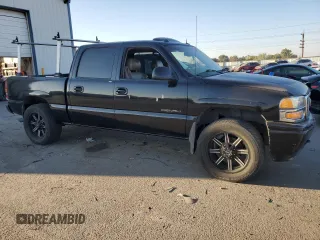 2005 GMC Sierra Denali z VIN 2GTEK63N051303155, wystawiony jako Copart lot #73654884 z przebiegiem Nie podano mil oraz Szkody całkowita. Historia ofert i sprzedaży dostępna na DreamBid. Obrazek 4.