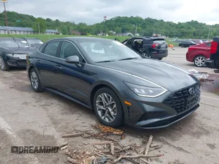 2023 Hyundai Sonata SEL z VIN KMHL64JA8PA285945, wystawiony jako IAAI lot #42171190 z przebiegiem 51 994 mil mil oraz . Historia ofert i sprzedaży dostępna na DreamBid. Obrazek 1.