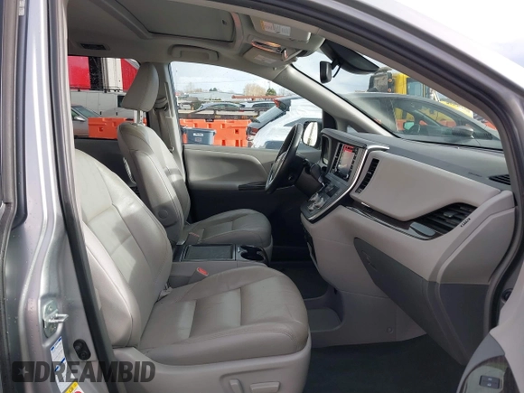 2018 Toyota Sienna XLE with VIN 5TDDZ3DC5JS205440, listed as a IAAI auction lot 41090557 with 50,775 mi miles. Bid and sale history available at carsss.com. Image 5.
