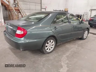 2004 Toyota Camry LE with VIN 4T1BE32K04U361670, listed as a IAAI auction lot 42139994 with 205,899 mi miles. Bid and sale history available at carsss.com. Image 4.