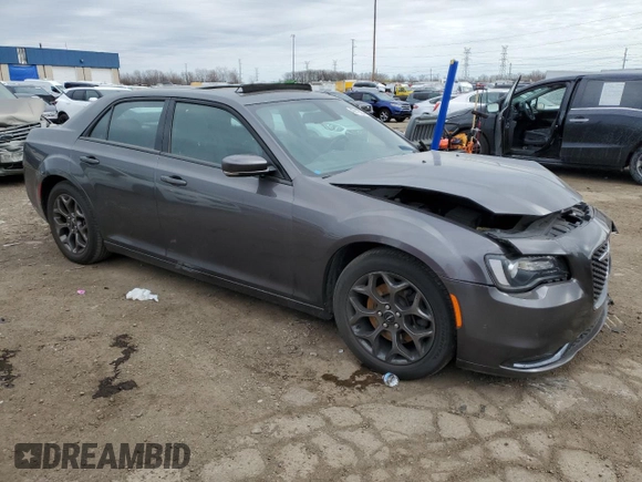 2018 Chrysler 300 S z VIN 2C3CCAGG9JH223216, wystawiony jako Copart lot #45919034 z przebiegiem 70 801 mil mil oraz Szkoda całkowita • Salvage title. Historia ofert i sprzedaży dostępna na DreamBid. Obrazek 4.