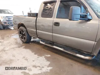 2006 Chevrolet Silverado 1500 Work Truck with VIN 1GCEC19X76Z300027, listed as a IAAI auction lot 41378404 with 171,637 mi miles. Bid and sale history available at carsss.com. Image 6.