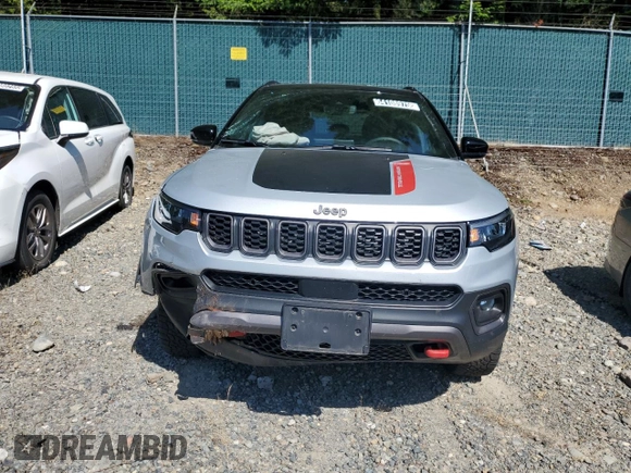 2024 Jeep Compass Trailhawk z VIN 3C4NJDDN8RT145058, wystawiony jako Copart lot #64108975 z przebiegiem 28 737 mil mil oraz Czysty tytuł • Clean title. Historia ofert i sprzedaży dostępna na DreamBid. Obrazek 5.