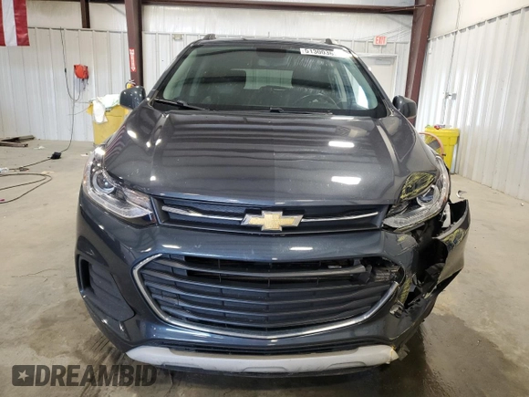 2022 Chevrolet Trax LT z VIN KL7CJLSM3NB530483, wystawiony jako Copart lot #51300365 z przebiegiem 60 386 mil mil oraz Szkoda całkowita • Salvage title. Historia ofert i sprzedaży dostępna na DreamBid. Obrazek 5.