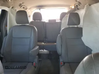 2015 Toyota Sienna Limited z VIN 5TDDK3DC4FS106412, wystawiony jako Copart lot #55531975 z przebiegiem 179 363 mil mil oraz Szkoda całkowita • Salvage title. Historia ofert i sprzedaży dostępna na DreamBid. Obrazek 10.