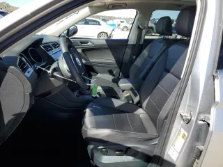 2021 Volkswagen Tiguan SE z VIN 3VV2B7AX9MM130337, wystawiony jako Copart lot #48201245 z przebiegiem 42 732 mil mil oraz Czysty tytuł • Clean title. Historia ofert i sprzedaży dostępna na DreamBid. Obrazek 7.