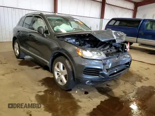 2014 Volkswagen Touareg Lux z VIN WVGEF9BP9ED014963, wystawiony jako Copart lot #50555345 z przebiegiem 153 907 mil mil oraz Szkoda całkowita • Salvage title. Historia ofert i sprzedaży dostępna na DreamBid. Obrazek 14.