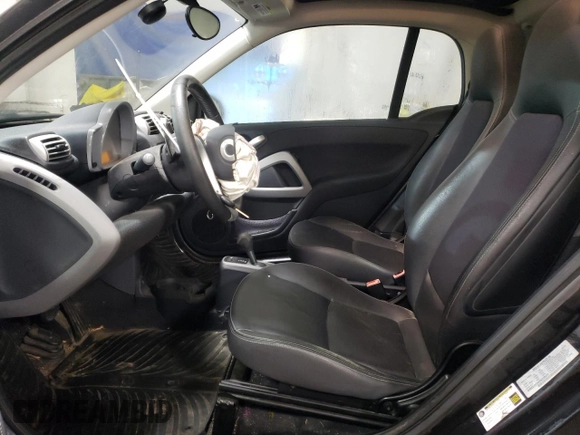 2009 Smart fortwo Pure z VIN WMEEJ31X69K258431, wystawiony jako Copart lot #43870485 z przebiegiem 64 935 mil mil oraz Szkoda całkowita • Salvage title. Historia ofert i sprzedaży dostępna na DreamBid. Obrazek 7.