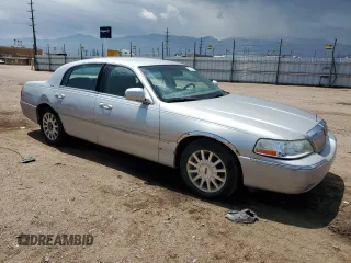 2006 Lincoln Town Car Signature z VIN 1LNHM81W86Y651116, wystawiony jako Copart lot #57908765 z przebiegiem 170 692 mil mil oraz Tytuł czysty. Historia ofert i sprzedaży dostępna na DreamBid. Obrazek 4.
